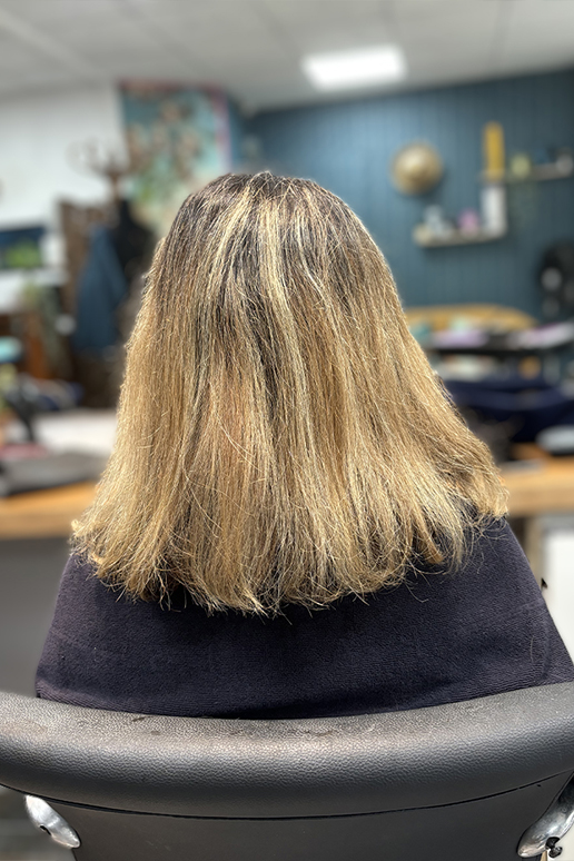 Defi du jour au salon de Rébecca : faire disparaitre les reflets orangés de notre cliente